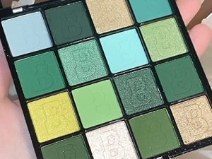 Yeweian Green Eyeshadow Palette